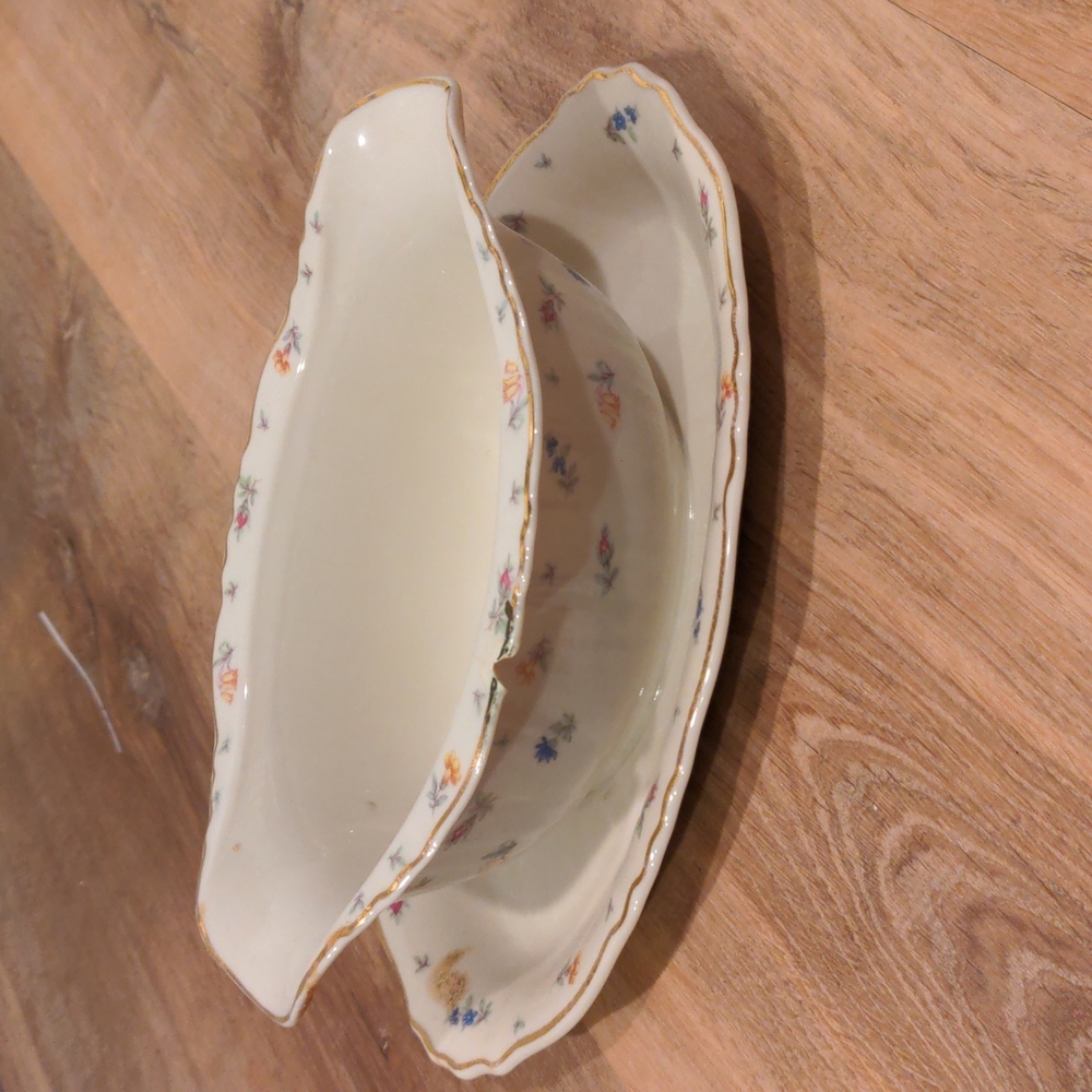 Syracuse China Suzanne pattern gravy boat has chip on side